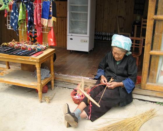 Making straw shoes